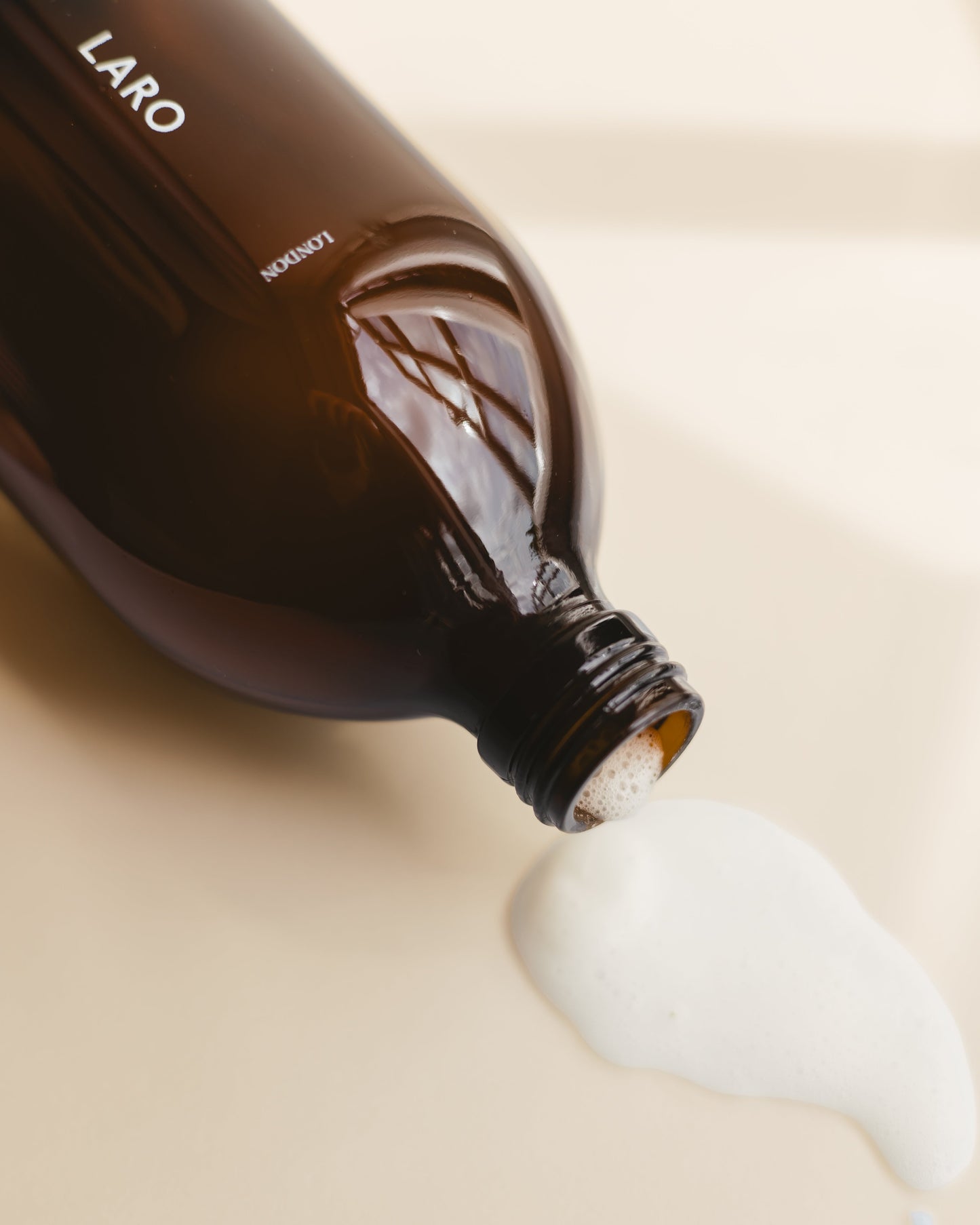 Laro's Active Mouth Rinse, 500ml bottle with foam pouring out, alcohol-free and fluoride-free formula.