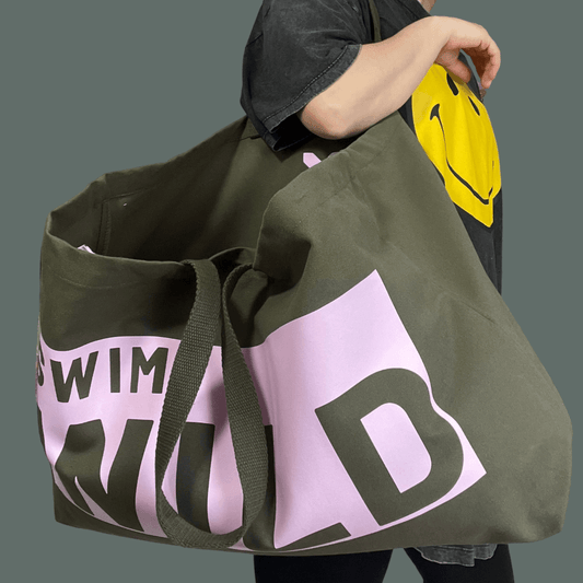 Jumbo Swim Wild Bag in olive and pink from Eco-Friendly-Online-Shop, offering a spacious, water-resistant design for sustainable open-water adventures.