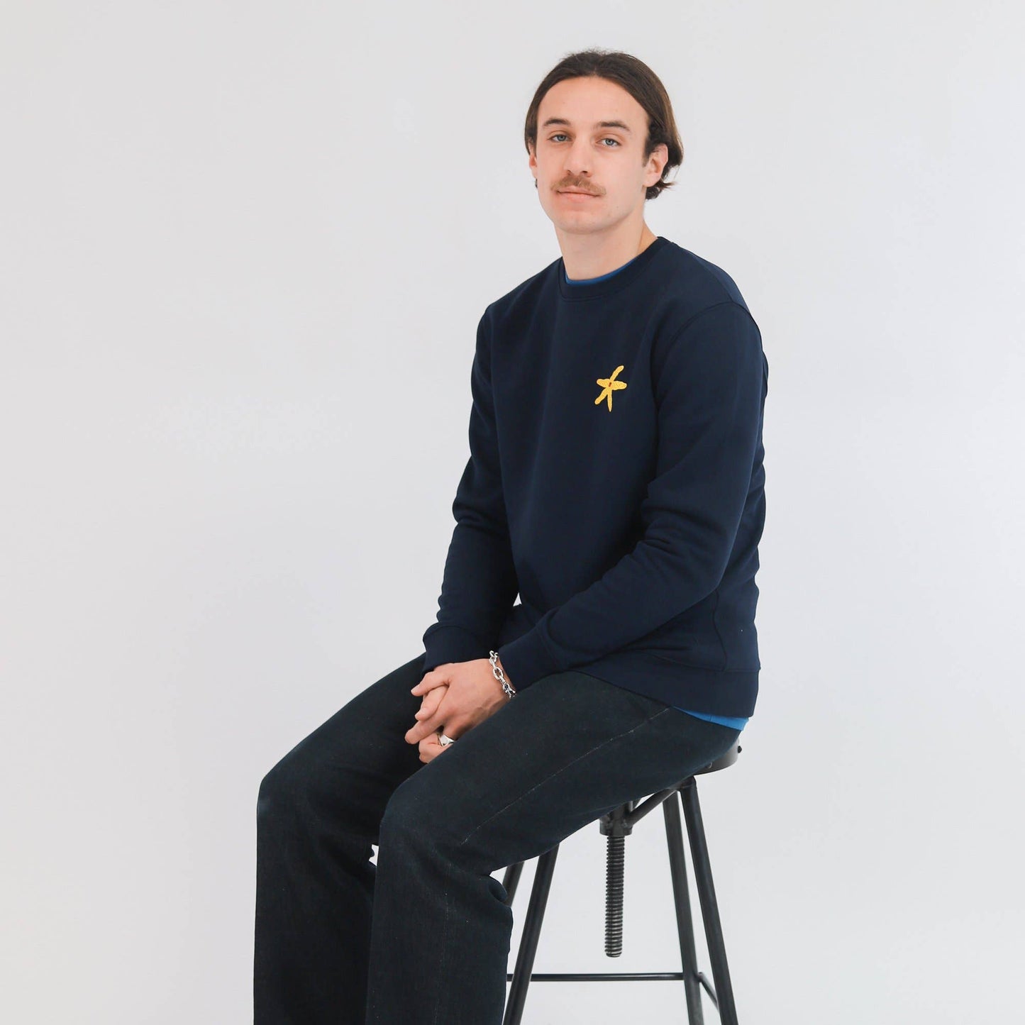 Starfish unisex sweatshirt from Eco-Friendly-Online-Shop, offering a comfortable, ocean-inspired layer for sustainable everyday wear.