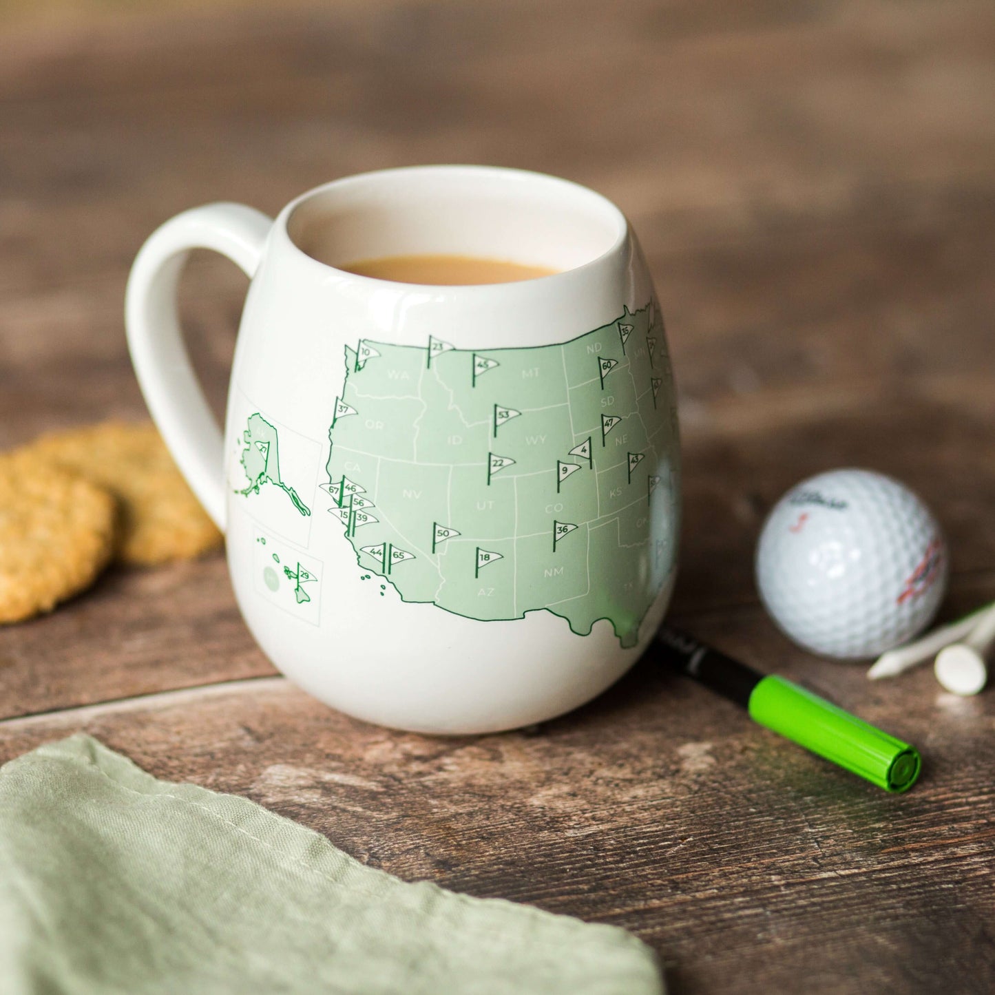 US Golfer's Mug featuring a U.S. map with golf course flags, perfect for golfers. Eco-friendly online shop UK.